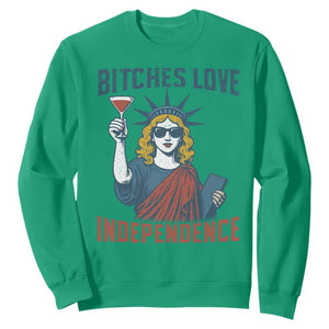 Funny 4th of July Statue of Liberty Cocktail Sweatshirt Retro Bitches Love Independence TS02 Irish Green Print Your Wear
