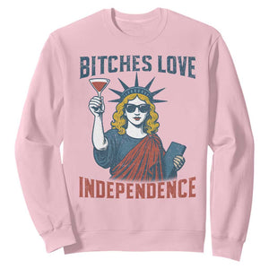 Funny 4th of July Statue of Liberty Cocktail Sweatshirt Retro Bitches Love Independence TS02 Light Pink Print Your Wear
