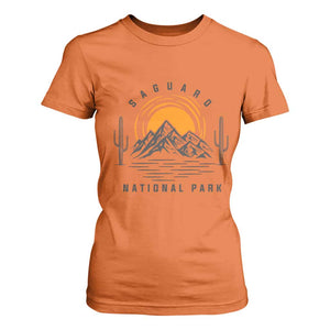 Retro Saguaro National Park Sunset Graphic T Shirt For Women Vintage Arizona Desert Mountain Badge Souvenir