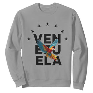 Venezuela Pride Flying Macaw Sweatshirt Ara Macao Guacamaya Venezuelan Pride Tropical Bird TS02 Sport Gray Print Your Wear