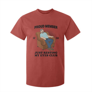 Funny Napping Dad Sleepy Grandpas and Fathers T Shirt For Kid Proud Member Of The Just Resting My Eyes Club Armchair Cartoon Graphic