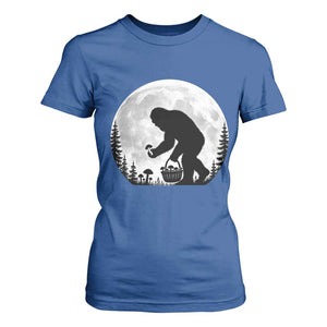 Bigfoot Mushroom Hunter T Shirt For Women Vintage Sasquatch Art Mystical Nature Lover Retro Full Moon