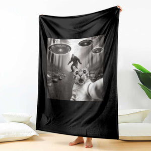 Cat Selfie With Bigfoot UFO Throw Blanket Funny Cat Lover Gifts TS10 Print Your Wear