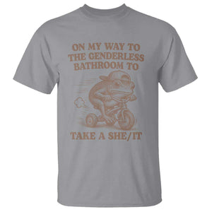 On My Way To The Genderless Bathroom To Take a She/It T Shirt Funny Frog Graphic
