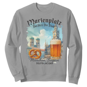 Bavarian Festival Munich Oktoberfest Sweatshirt Das Herz Der Stadt Beer Pretzel TS11 Sport Gray Print Your Wear