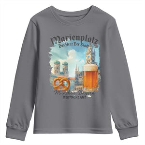 Bavarian Festival Munich Oktoberfest Youth Sweatshirt Das Herz Der Stadt Beer Pretzel TS11 Charcoal Print Your Wear