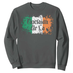 Tiocfaidh Ar La Sweatshirt Vintage Irish Ireland Flag TS11 Dark Heather Print Your Wear
