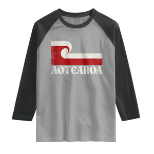 Aotearoa New Zealand Vintage Maori Flag Tino Rangatiratanga Raglan Shirt