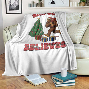 Funny Bigfoot Santa Believes Six Seven Meme Throw Blanket Trendy Gen Z Xmas Gift TS12 Print Your Wear