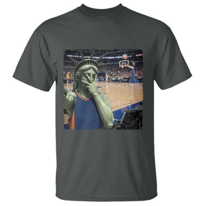 Funny Statue Of Liberty Basketball Selfie Graphic T Shirt