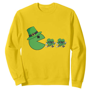 St Patricks Day Retro Gamer Eating Shamrock Lucky Gift Sweatshirt TS12 Daisy Print Your Wear