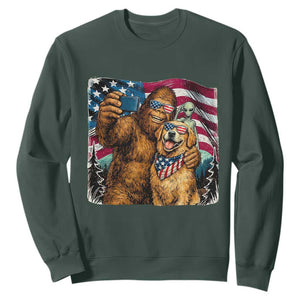 Funny Patriotic Bigfoot Golden Retriever Selfie Squad Sweatshirt
