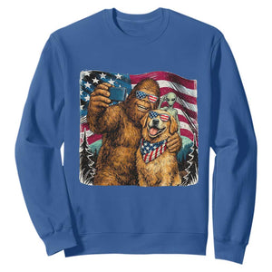 Funny Patriotic Bigfoot Golden Retriever Selfie Squad Sweatshirt