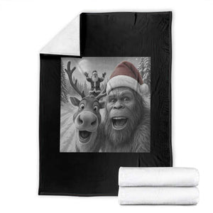 Funny Bigfoot Selfie Christmas Throw Blanket Santa Reindeer Sasquatch Xmas TS14 Black Print Your Wear
