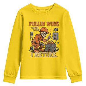 Funny Skeleton Electrician Youth Sweatshirt Pullin Wire Til I Retire Labor Day TS14 Daisy Print Your Wear