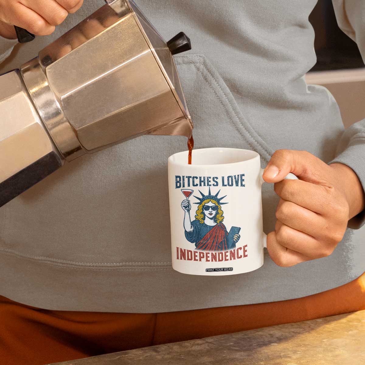 Funny 4th of July Statue of Liberty Cocktail Coffee Mug Retro Bitches Love Independence TS02 Print Your Wear