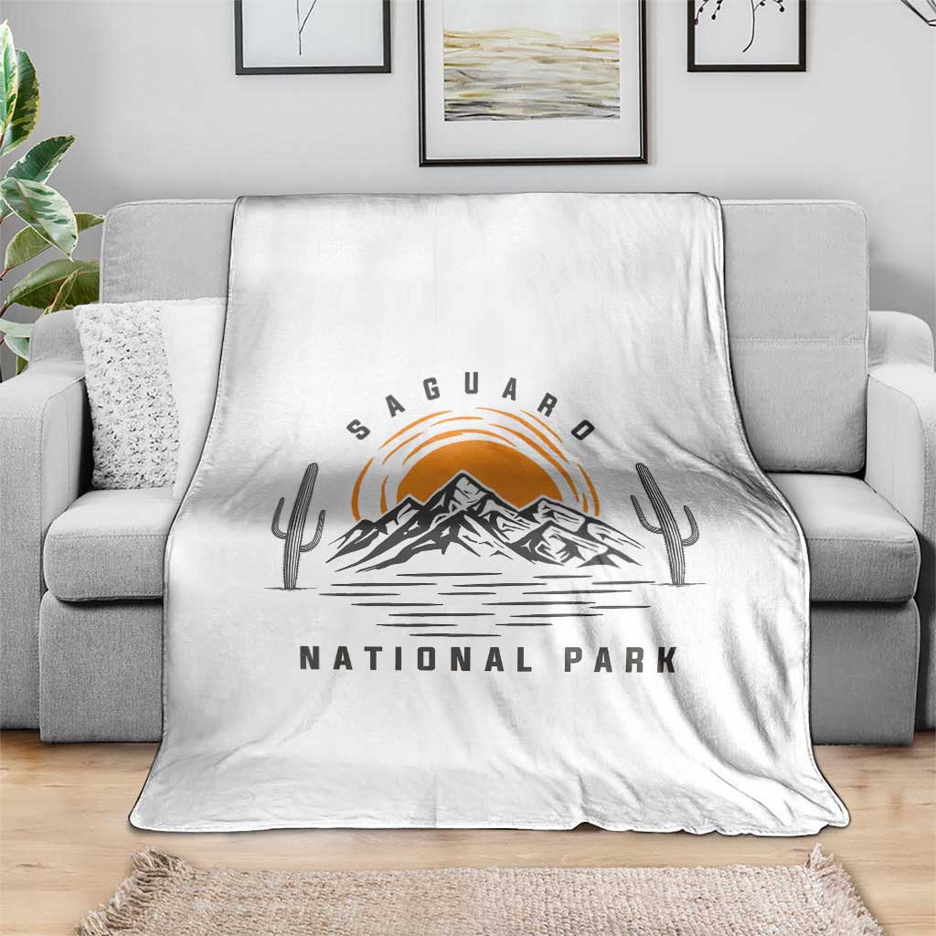 Retro Saguaro National Park Sunset Graphic Throw Blanket Vintage Arizona Desert Mountain Badge Souvenir