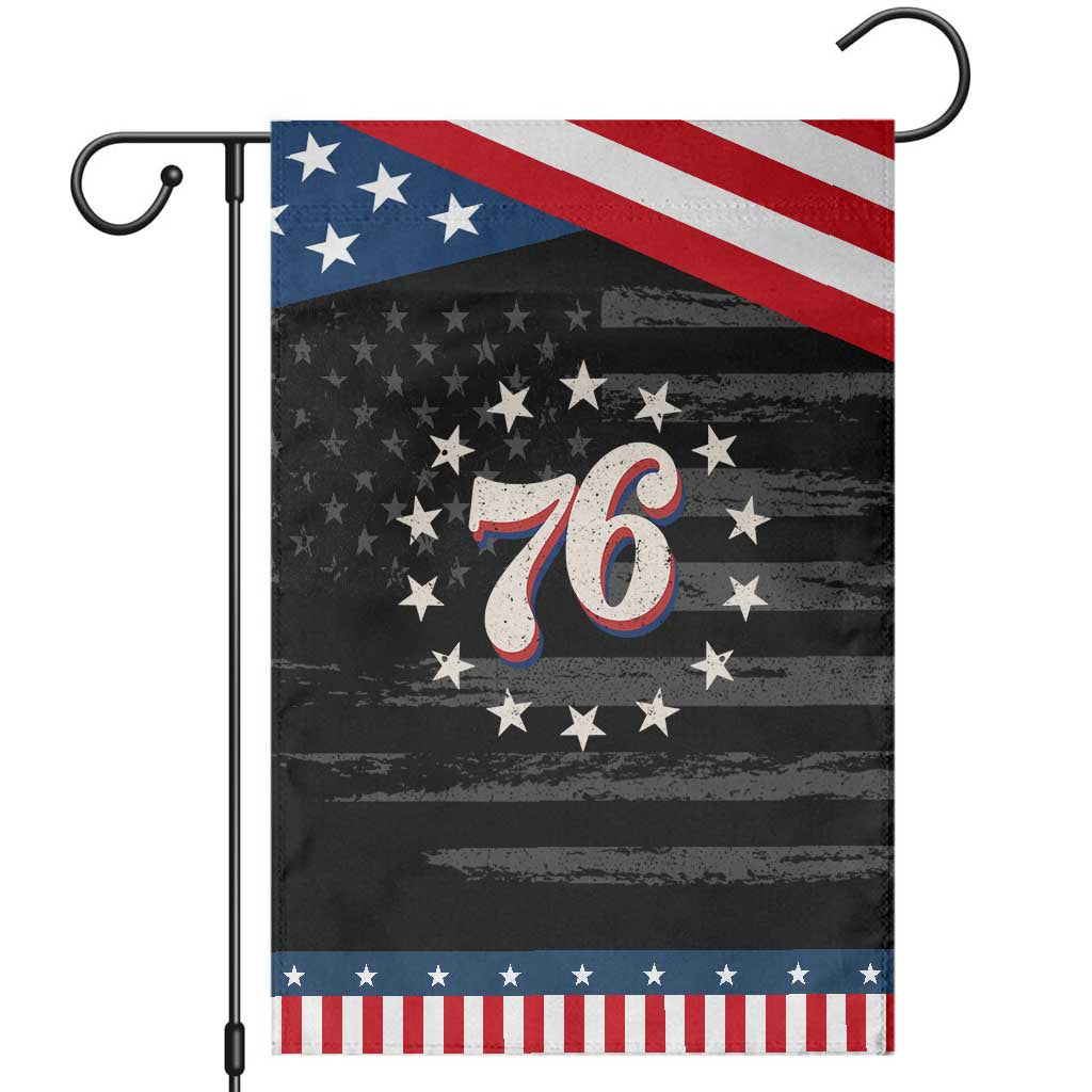 Retro 76 American Flag Stars Circle Patriotic Garden Flag 1976 Milestone Birthday Graphic
