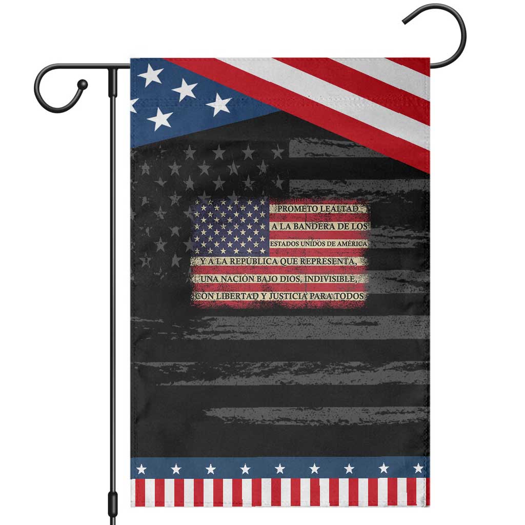 Spanish Pledge of Allegiance USA Flag Vintage Patriotic Graphic Patriotic Garden Flag American Patriot Promesa de Lealtad TS02 Distressed Black Blue Print Your Wear