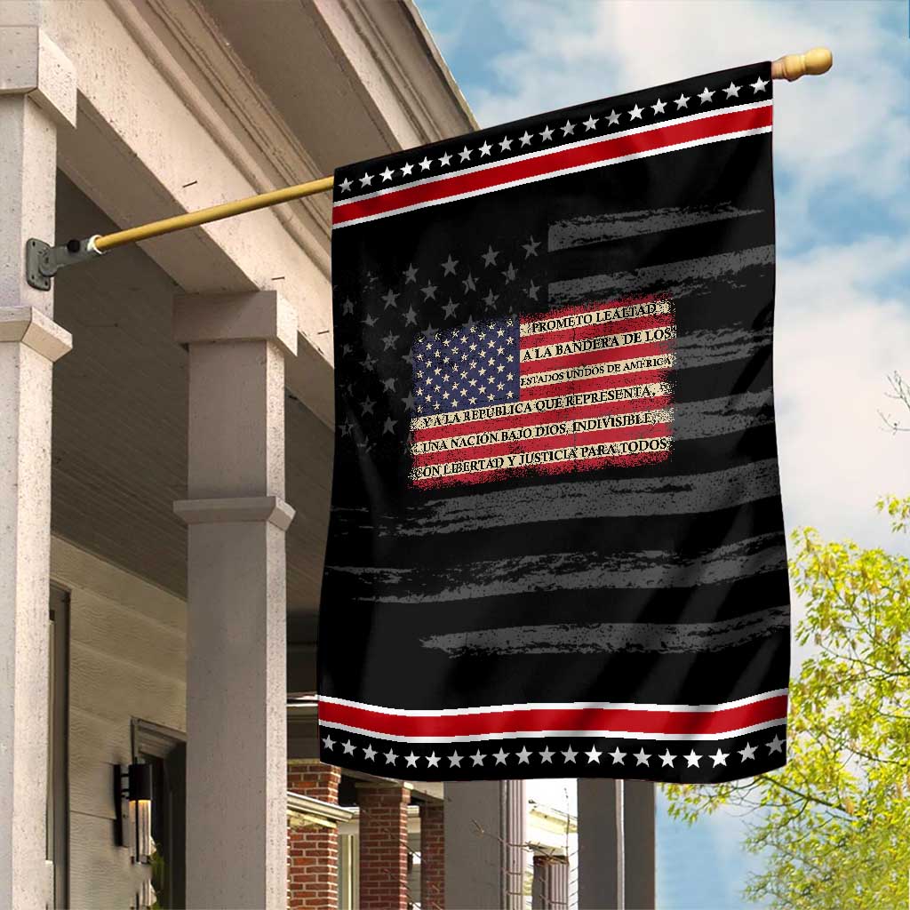 Spanish Pledge of Allegiance USA Flag Vintage Patriotic Graphic Patriotic Garden Flag American Patriot Promesa de Lealtad TS02 Distressed Black Red Print Your Wear