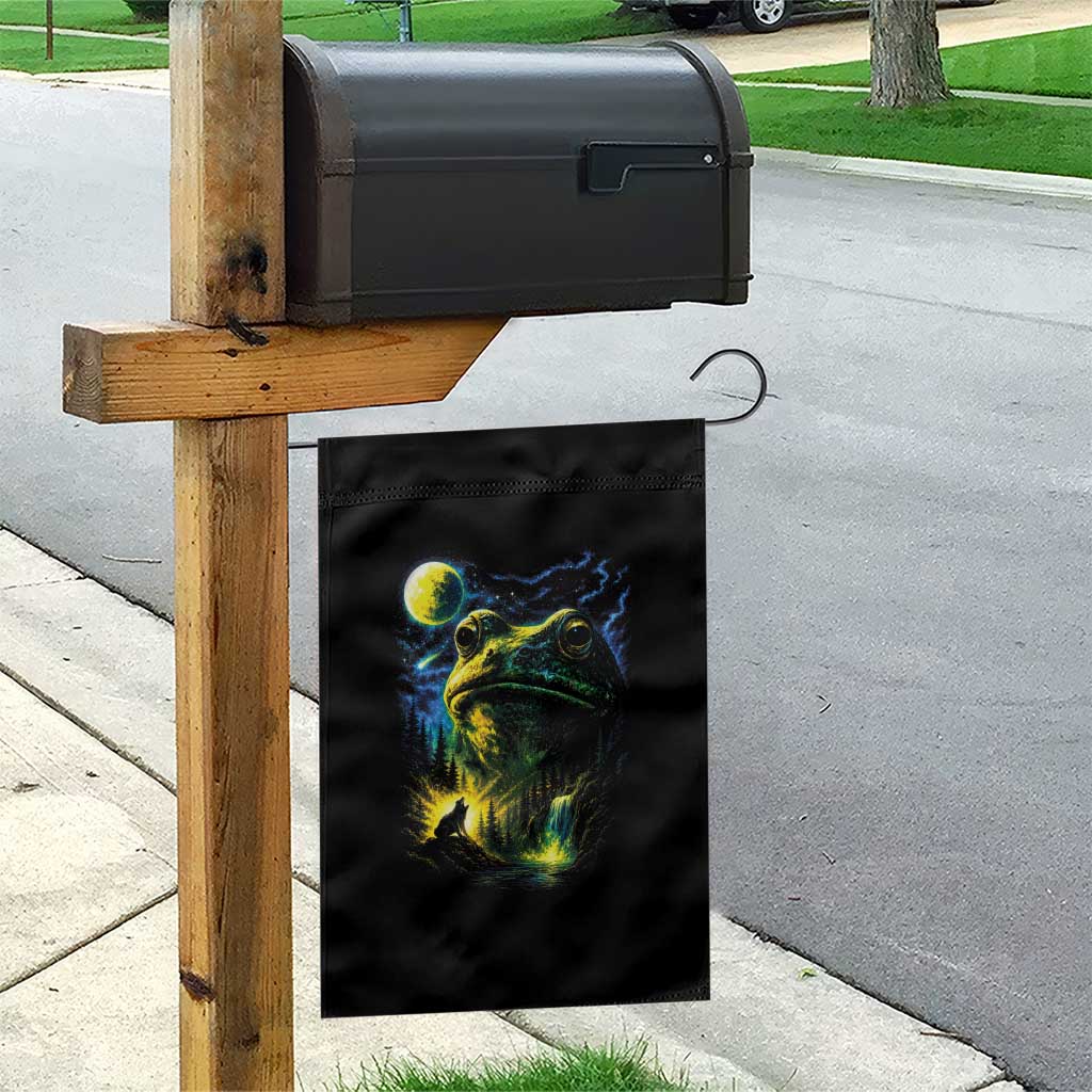 Cosmic Frog Howling At Moon Parody Graphic Garden Flag Vintage 90s Retro Fantasy Meme