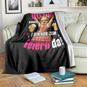 Funny Cute Girl Oktoberfest Throw Blanket Dirndle I Bin Nur Zum Feiern Da Party TS02 Print Your Wear