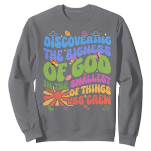 VBS 2025 Sweatshirt Discovering The Bigness Of God In The Smallest Of Things Retro Groovy TS02 Charcoal Print Your Wear