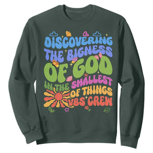 VBS 2025 Sweatshirt Discovering The Bigness Of God In The Smallest Of Things Retro Groovy TS02 Dark Forest Green Print Your Wear