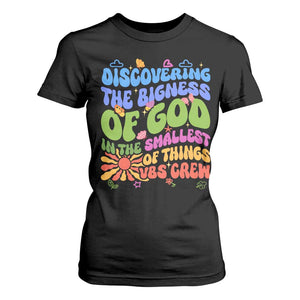 VBS 2025 T Shirt For Women Discovering The Bigness Of God In The Smallest Of Things Retro Groovy TS02 Black Print Your Wear