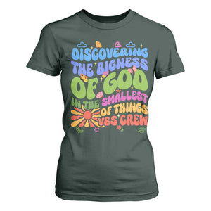 VBS 2025 T Shirt For Women Discovering The Bigness Of God In The Smallest Of Things Retro Groovy TS02 Dark Forest Green Print Your Wear