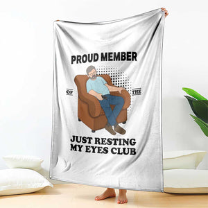 Funny Napping Dad Sleepy Grandpas and Fathers Throw Blanket Proud Member Of The Just Resting My Eyes Club Armchair Cartoon Graphic