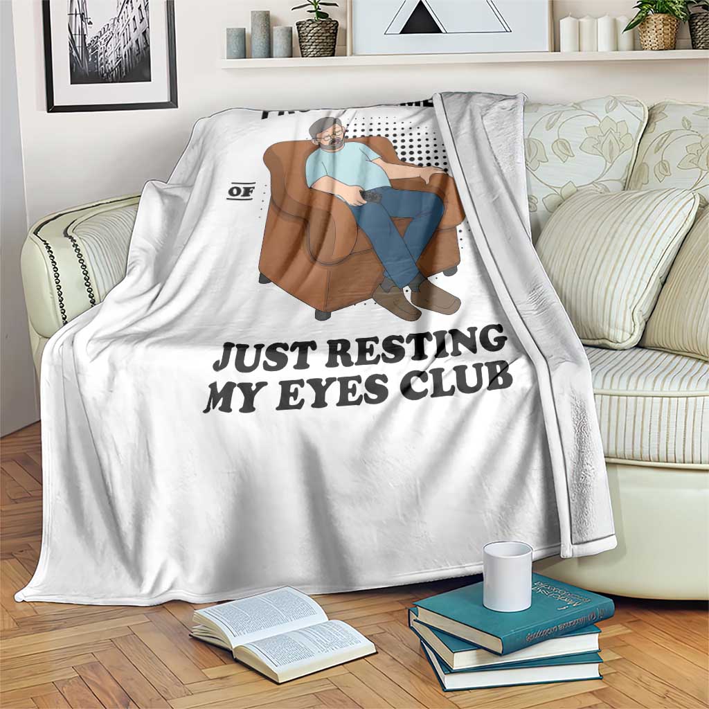Funny Napping Dad Sleepy Grandpas and Fathers Throw Blanket Proud Member Of The Just Resting My Eyes Club Armchair Cartoon Graphic
