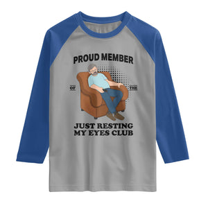 Funny Napping Dad Sleepy Grandpas and Fathers Raglan Shirt Proud Member Of The Just Resting My Eyes Club Armchair Cartoon Graphic