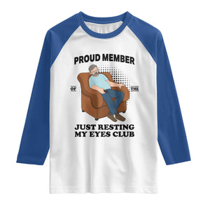 Funny Napping Dad Sleepy Grandpas and Fathers Raglan Shirt Proud Member Of The Just Resting My Eyes Club Armchair Cartoon Graphic