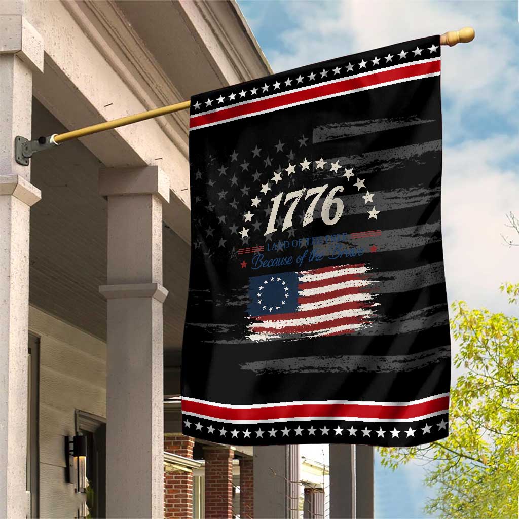 1776 Land of the Free Distressed Arch Graphic Patriotic Garden Flag Vintage Betsy Ross American Flag Stars Retro