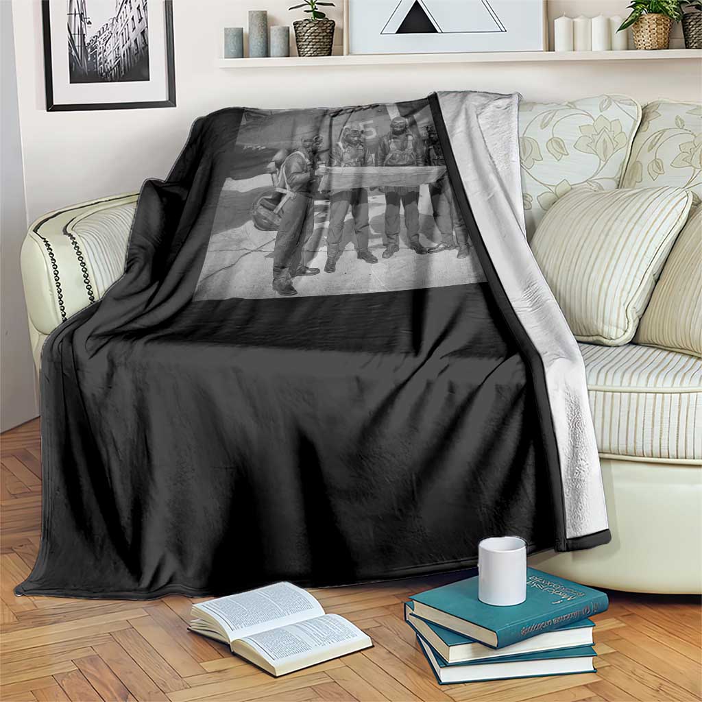 Tuskegee Airmen Throw Blanket African American Heroes Preparing for Battle WW2 TS10 Print Your Wear