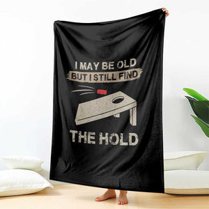 I May Be Old But I Still Find The Hole Cornhole Throw Blanket Funny Old Man Saying TS10 Print Your Wear