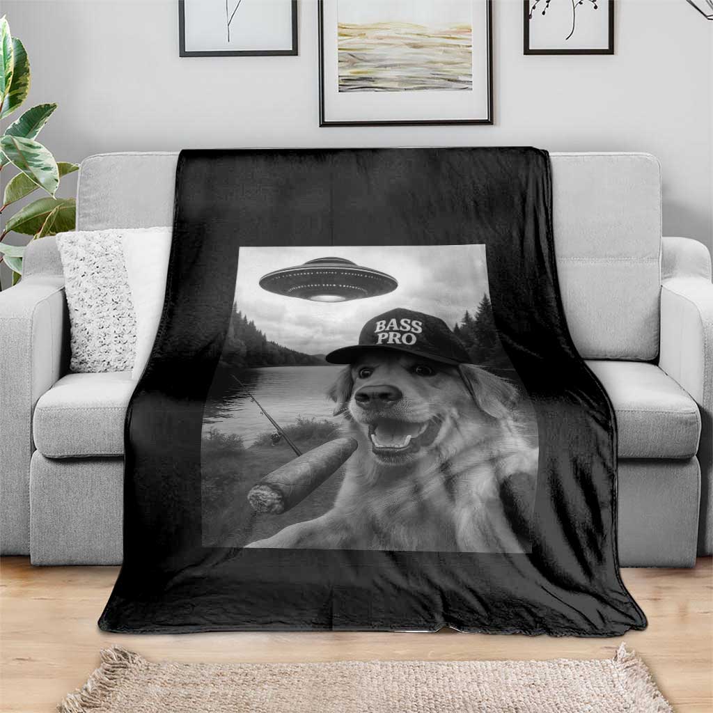 Dog Selfie With Alien UFO Throw Blanket Funny Fishing Golden Retriever Smoking Dog Lover TS10 Print Your Wear