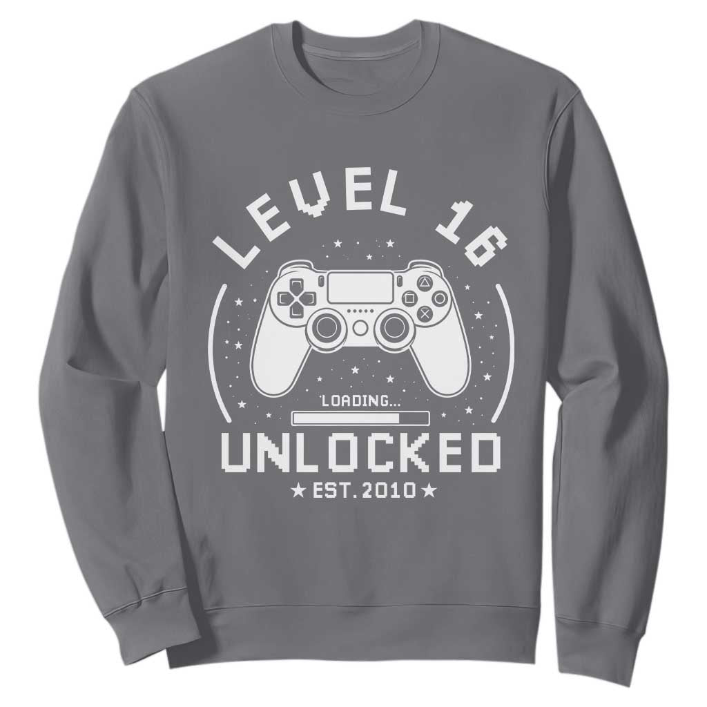 Level 16 Unlocked Video Gamer 16th Birthday Gift Sweatshirt Vintage 2010 16 Year Old Gift