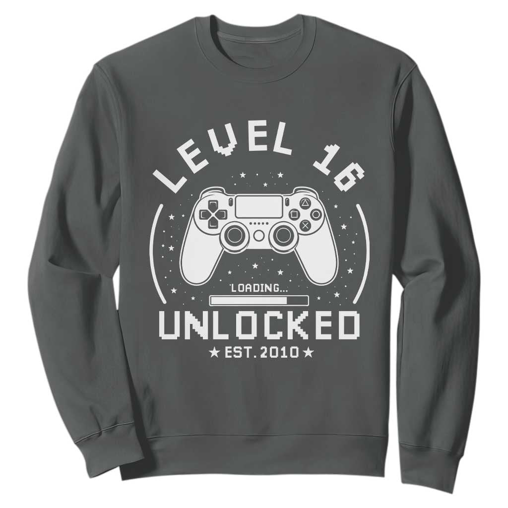 Level 16 Unlocked Video Gamer 16th Birthday Gift Sweatshirt Vintage 2010 16 Year Old Gift