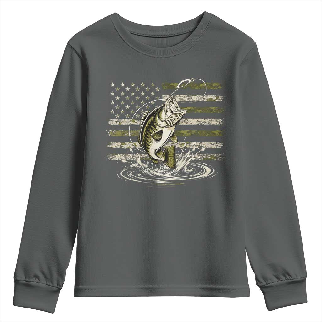 Vintage Bass Fishing Camouflage Youth Sweatshirt Patriotic Largemouth Bass Angler Fishing Lovers Fisherman Camo US Flag
