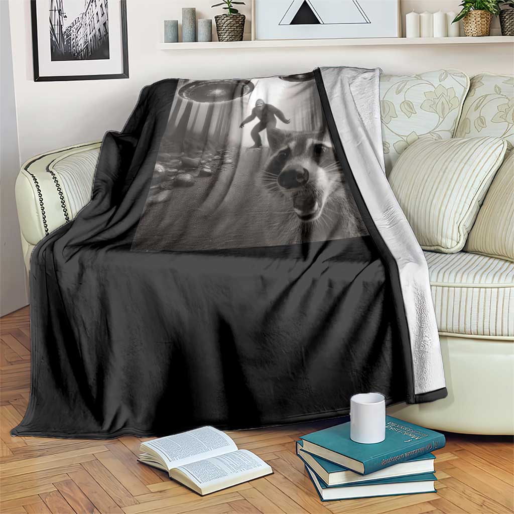 Raccoon Selfie With Bigfoot UFO Throw Blanket Funny Feral Lover Gifts TS10 Print Your Wear