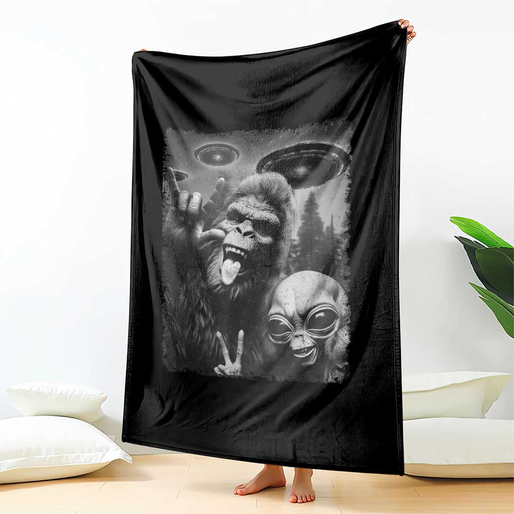 Bigfoot Selfie With Alien Throw Blanket UFO Funny Sasquatch Rock On Hand Sign TS10 Print Your Wear