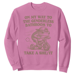 On My Way To The Genderless Bathroom To Take a She/It Sweatshirt Funny Frog Graphic