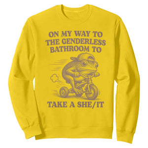 On My Way To The Genderless Bathroom To Take a She/It Sweatshirt Funny Frog Graphic