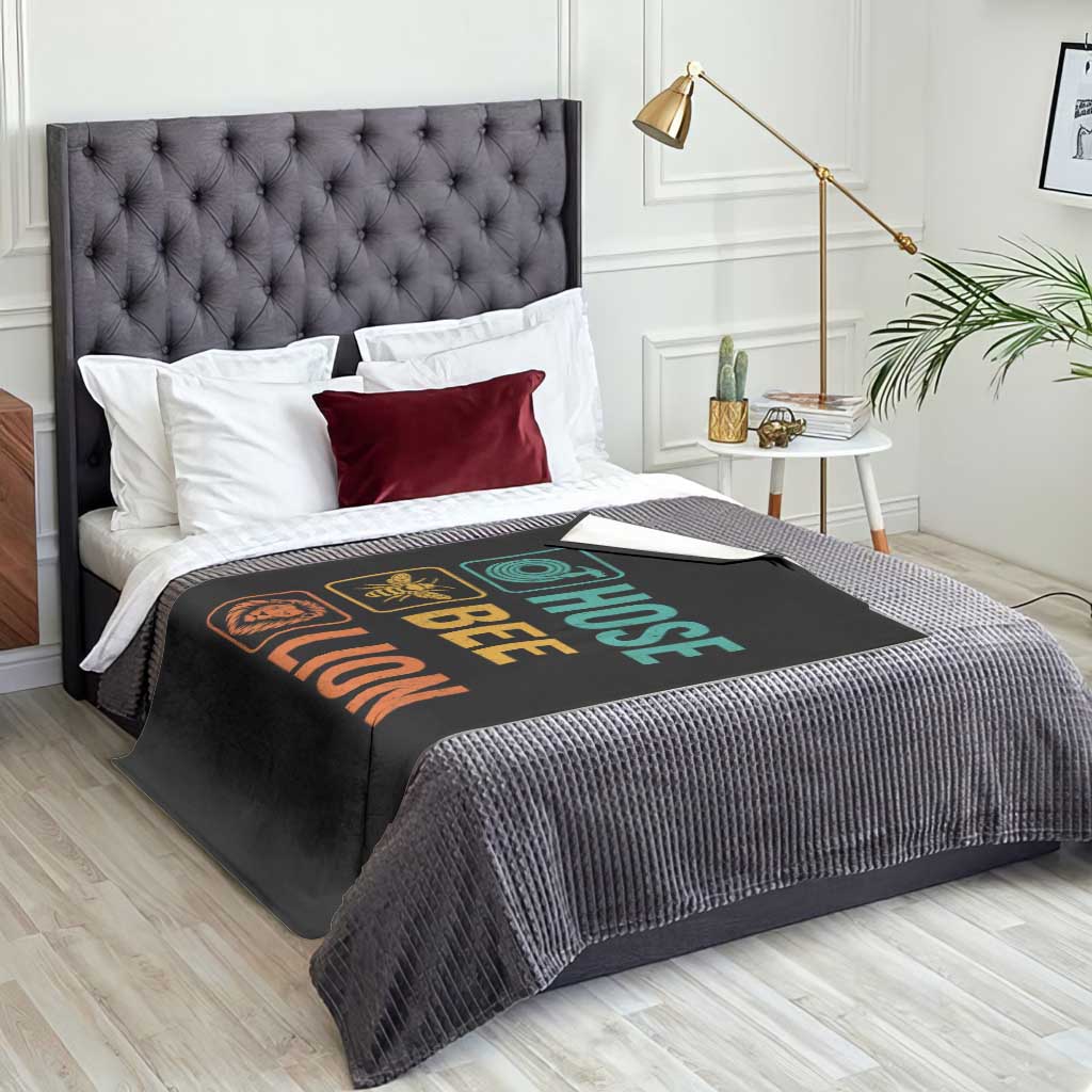 Hose Bee Lion Funny Meme Word Pun Retro Throw Blanket
