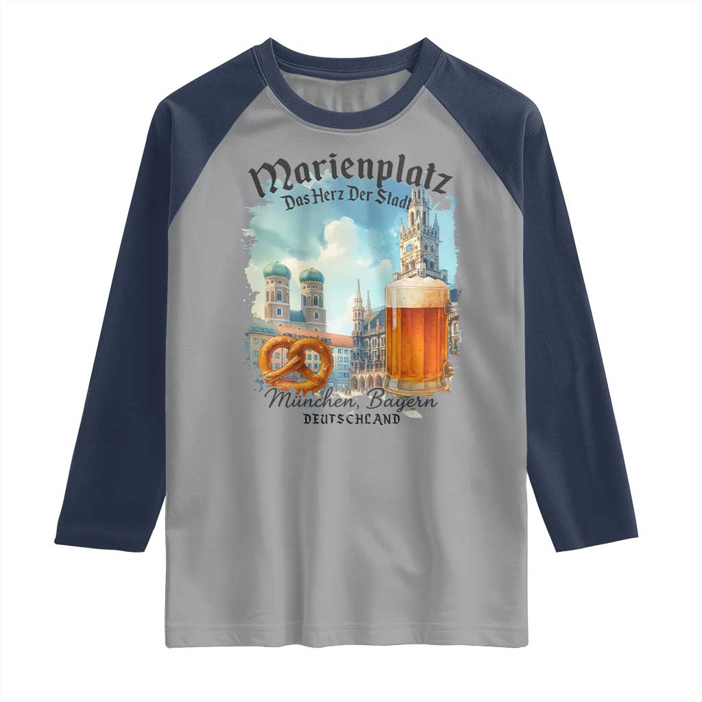 Bavarian Festival Munich Oktoberfest Raglan Shirt Das Herz Der Stadt Beer Pretzel TS11 Sport Gray Navy Print Your Wear