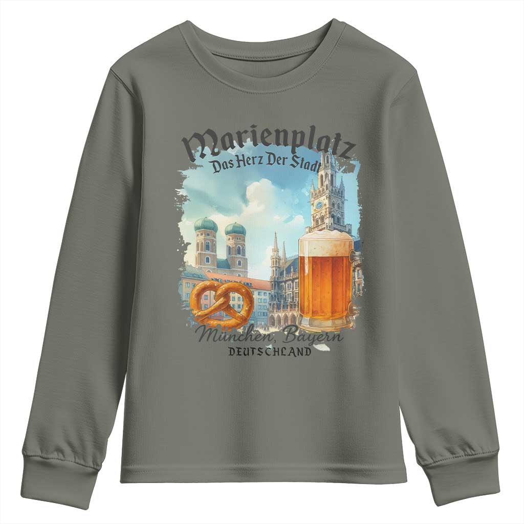 Bavarian Festival Munich Oktoberfest Youth Sweatshirt Das Herz Der Stadt Beer Pretzel TS11 Military Green Print Your Wear