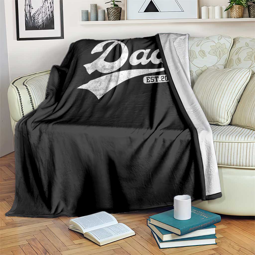 Dad Est 2026 Throw Blanket Funny New Dad Baby Announcement TS11 Print Your Wear