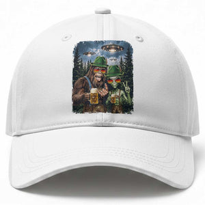 Funny Bigfoot Alien Oktoberfest Baseball Cap Selfie Beer Party German Lederhosen UFO Gift